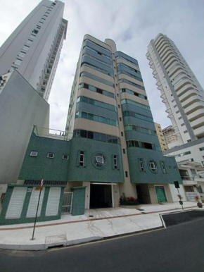 Apartamento 210M com Terraço 3 Quartos 150m do Mar